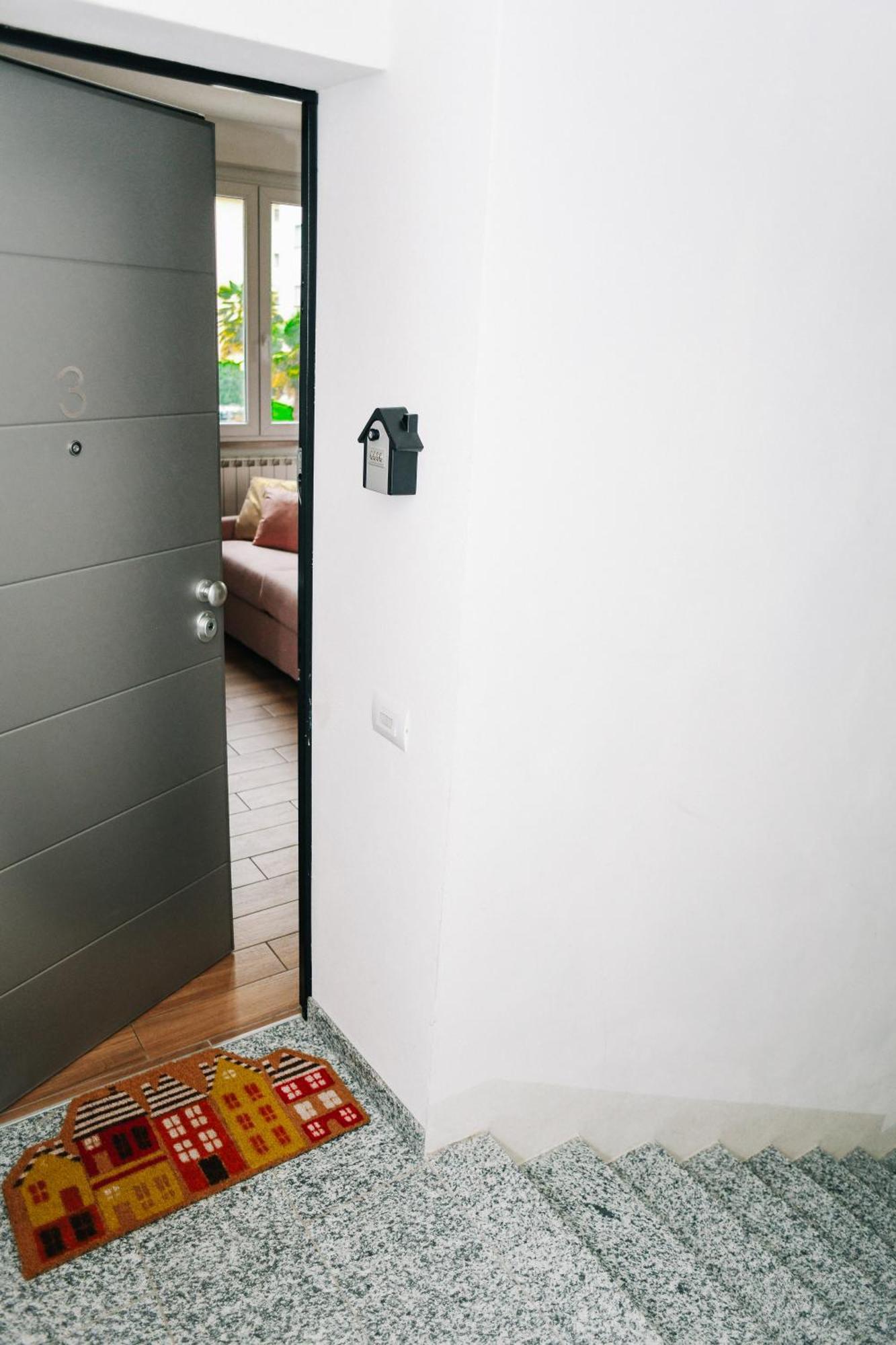 Lora Diamond Suite ,Free Parking, Self Check In,3 Como Exterior photo
